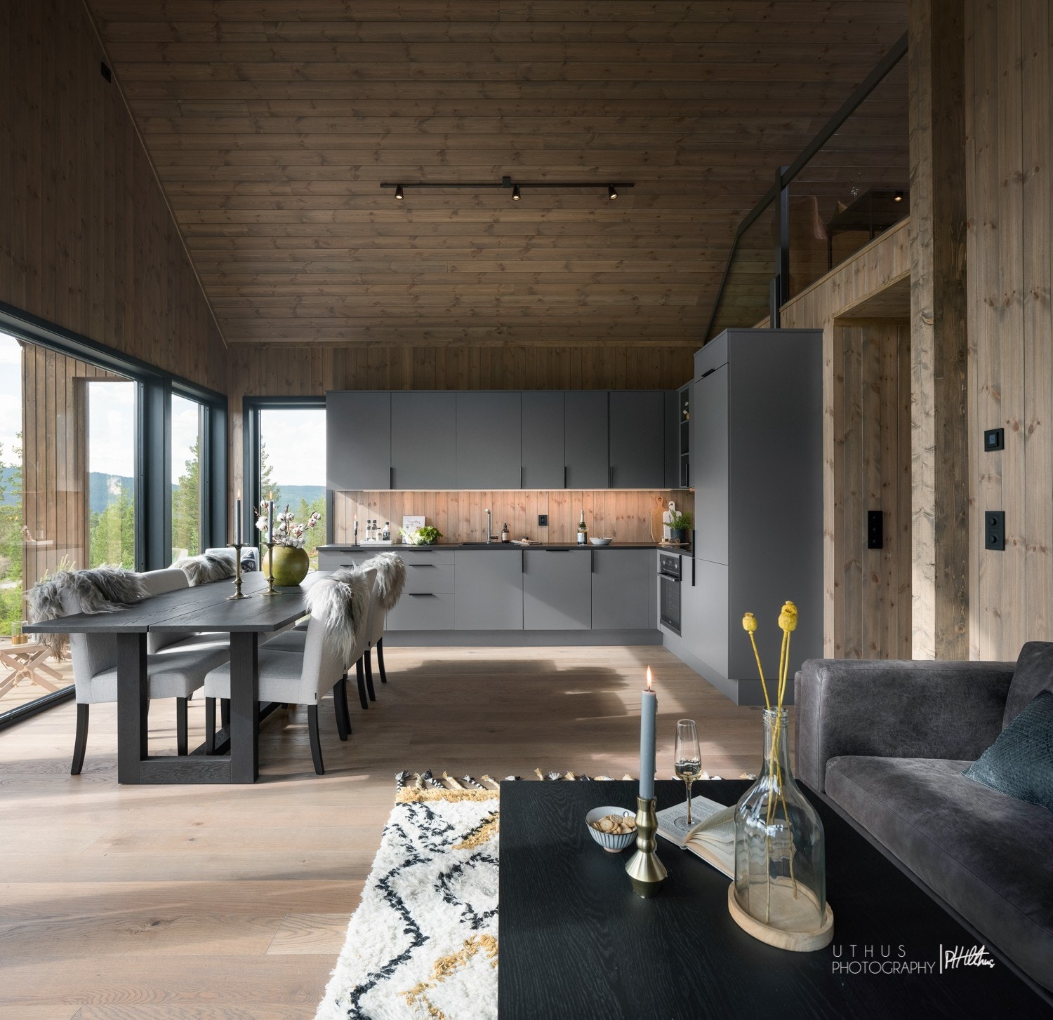 Eksklusiv gulvflate med Kongle Eik Parkett med rustic, børstet utførelse Galleribilde