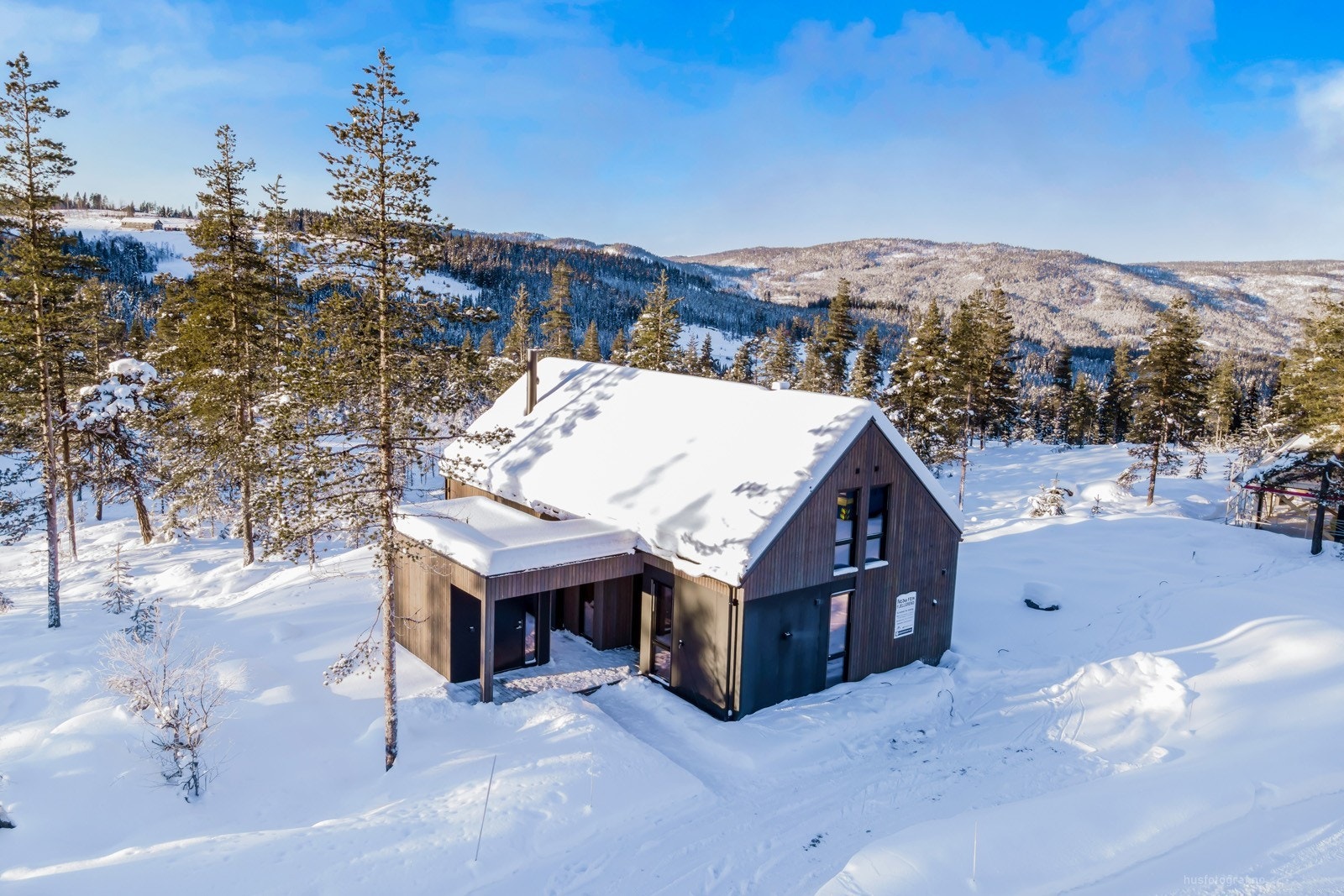 Gårdsplassene vil bli opparbeidet med subbus. Det er mulig med elbillader som tilleggsvalg Galleribilde