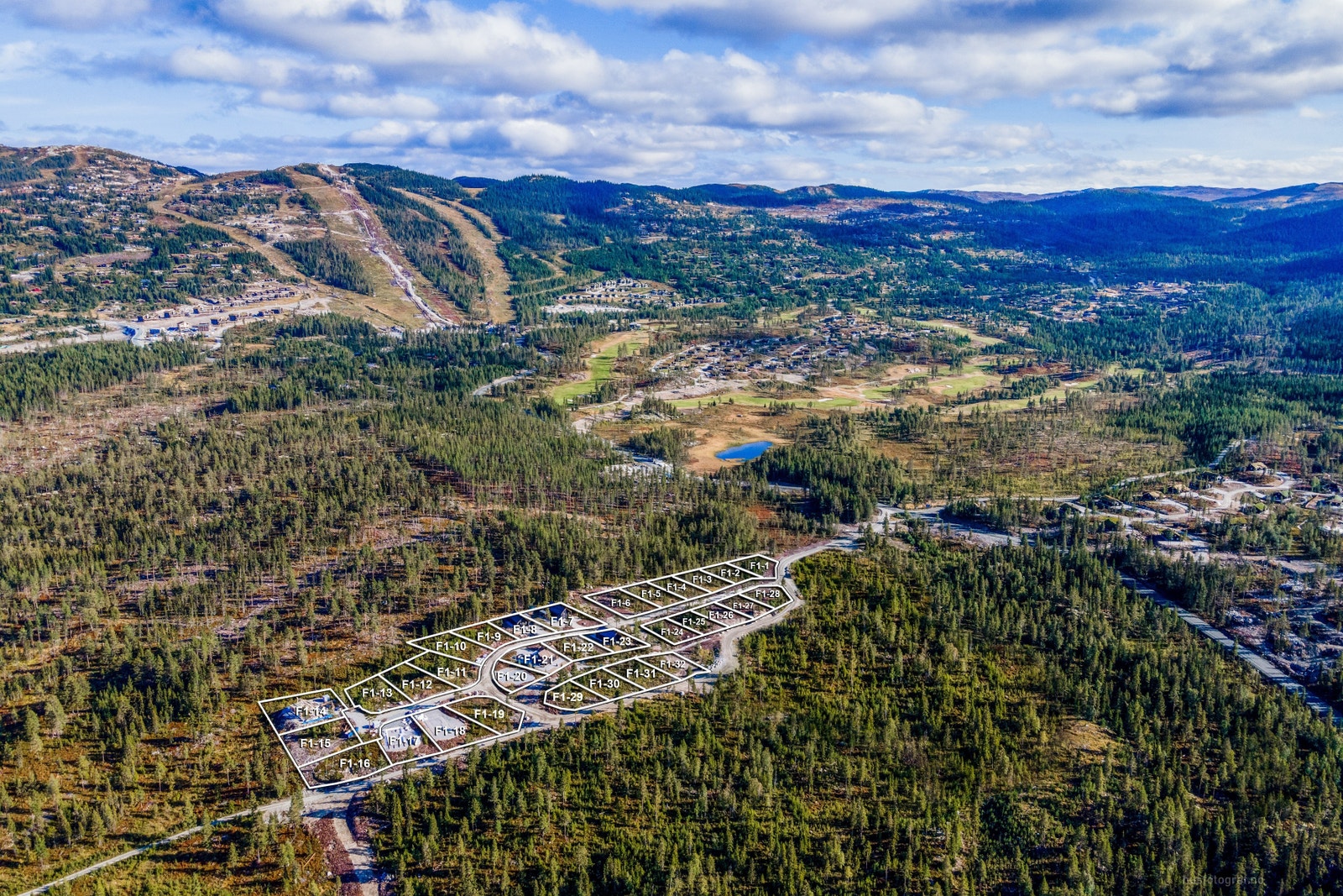 På prosjektets hjemmeside finner man en oversiktlig tomtevelger. https://www.nesbyenfjellgrend.no/tomtevelger/ Galleribilde