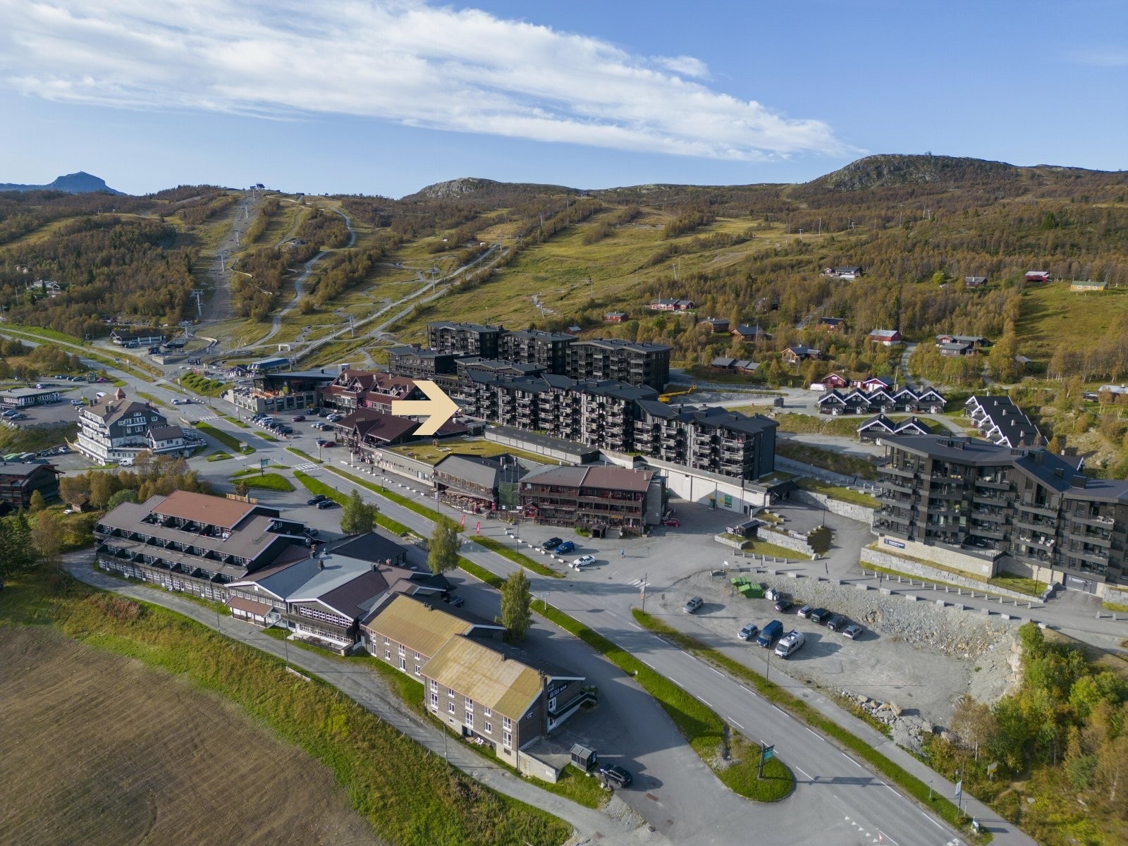 Beitostølen skisenter ligger i umiddelbar nærhet og har varierte familiebakker. Det er også skiløype (lysløype) som er knyttet sammen til resten av Beitostølens store løypenett på 320 kilometer i nesten umiddelbar nærhet. Galleribilde