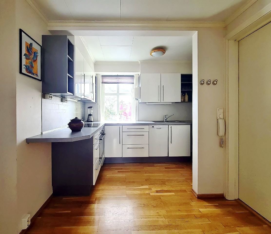 Kjøkken og inngangsparti Galleribilde