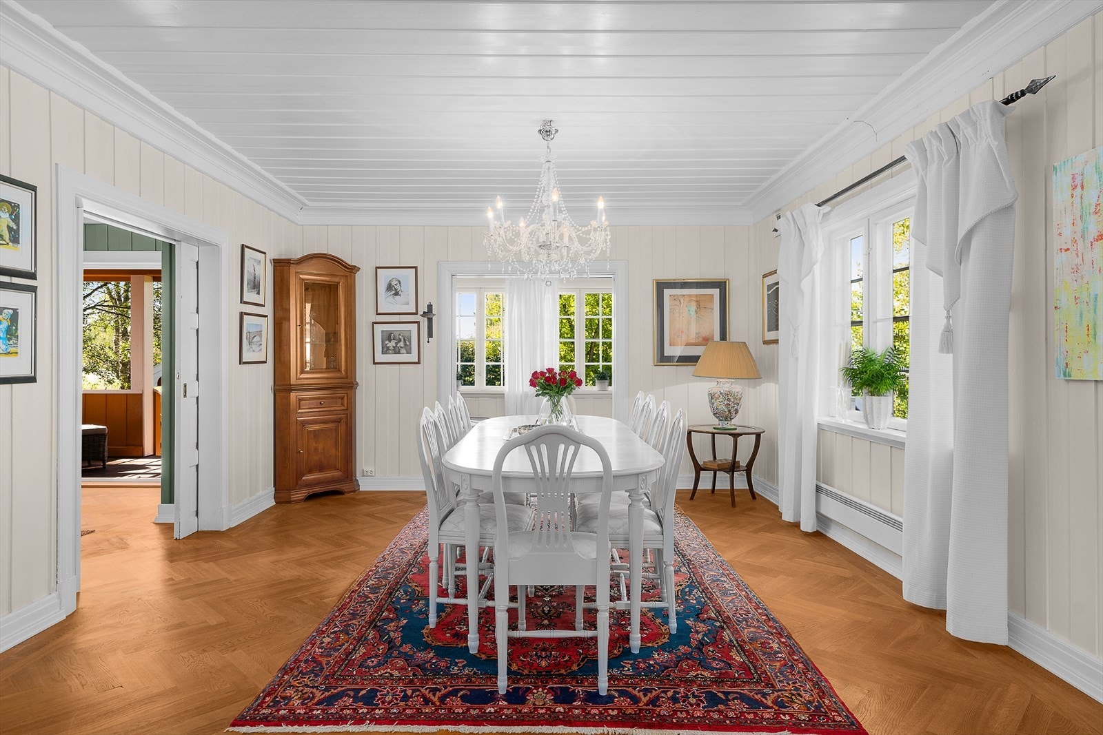 Spisestuen og vinterhagen på enden Galleribilde