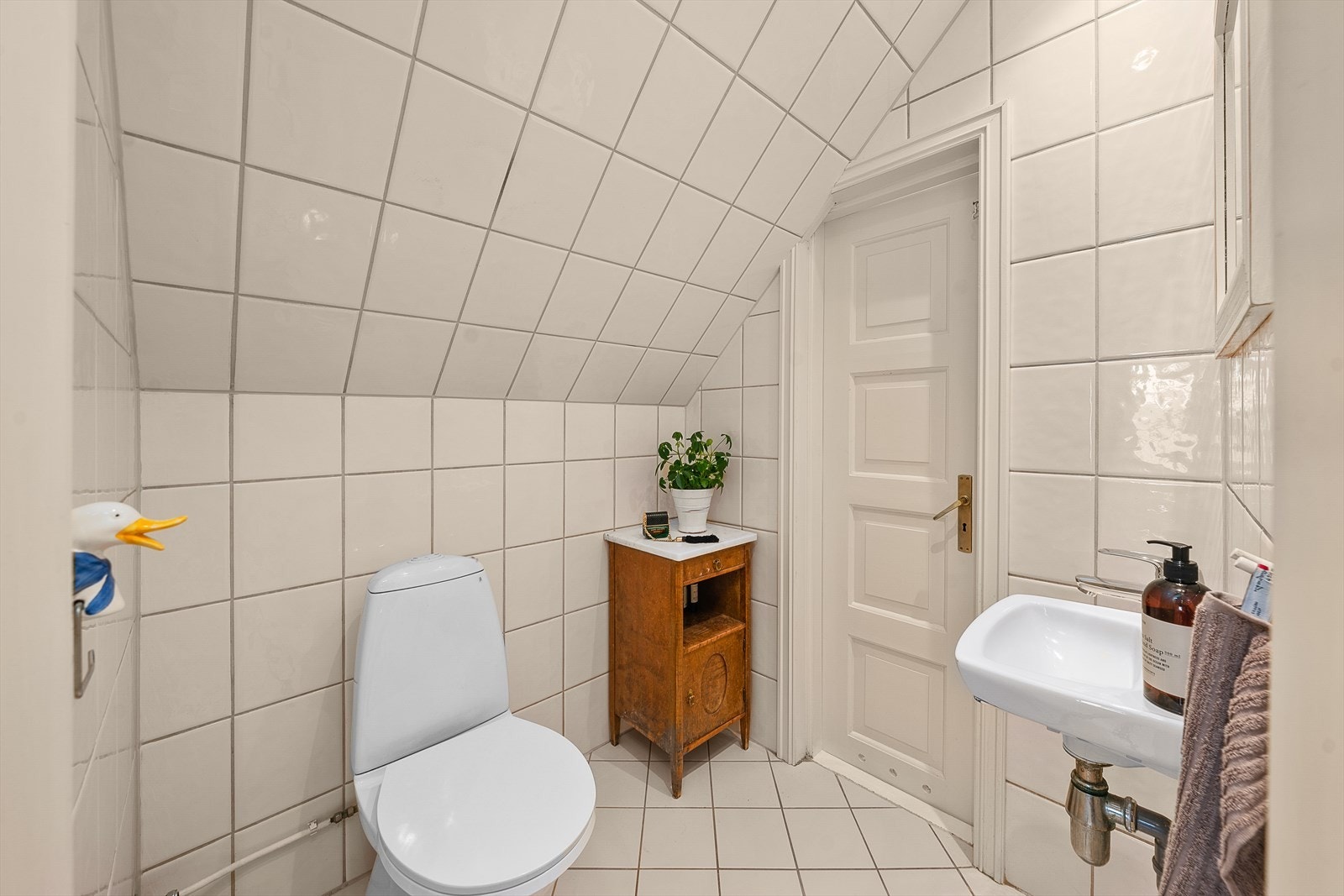 Separat toalettrom i tilknytning til badet i 2.etasje Galleribilde