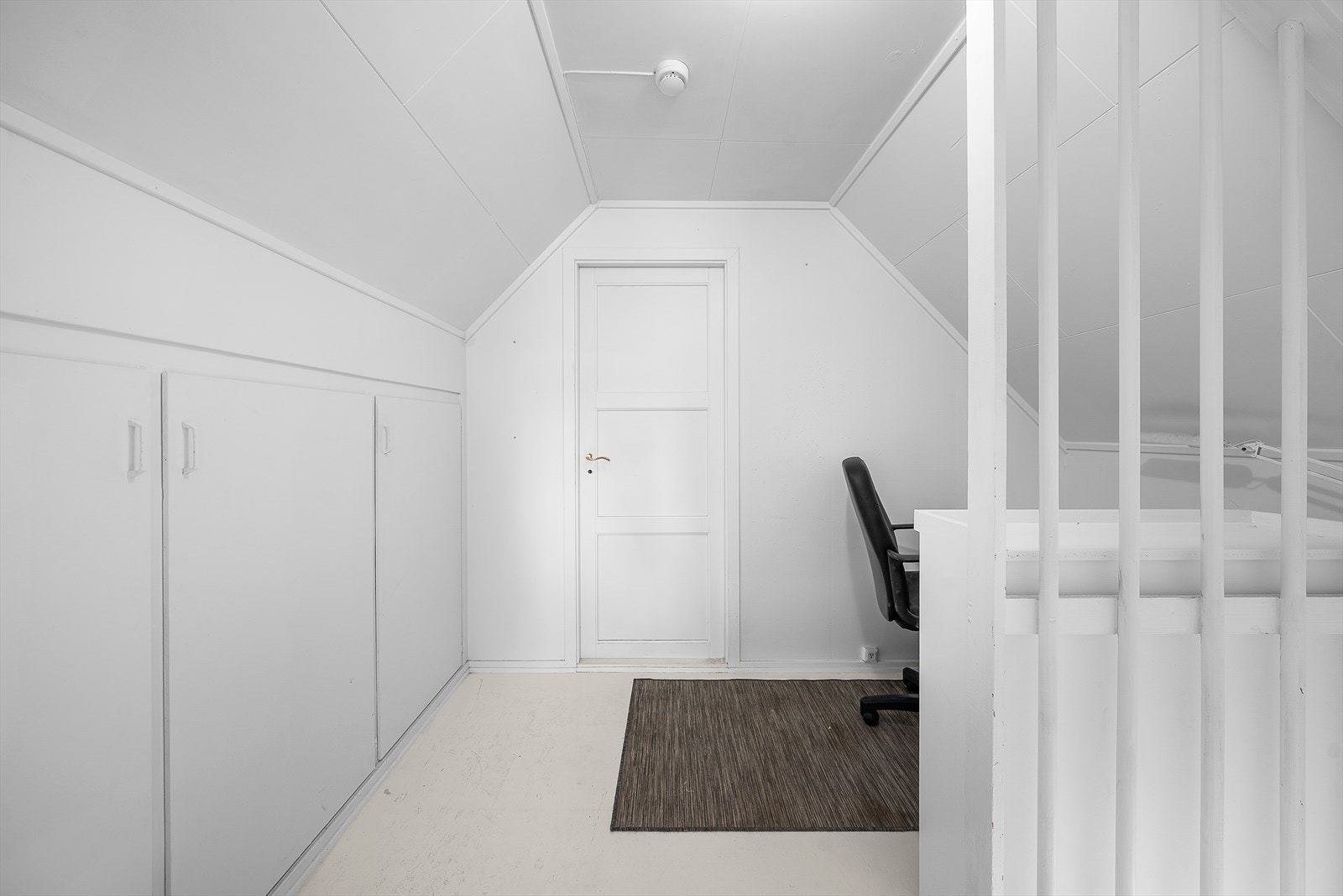 Trapperom loftsetasje perfekt som hjemmekontor Galleribilde