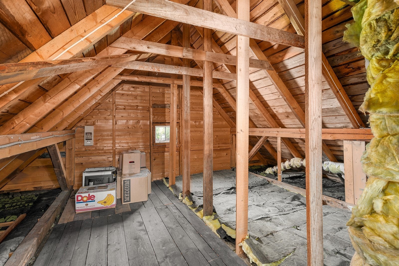 Uinnredet del på loftet gir gode muligheter for egen innredning Galleribilde