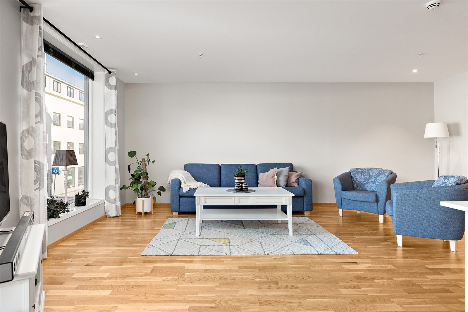 Stue med downlights i tak Galleribilde