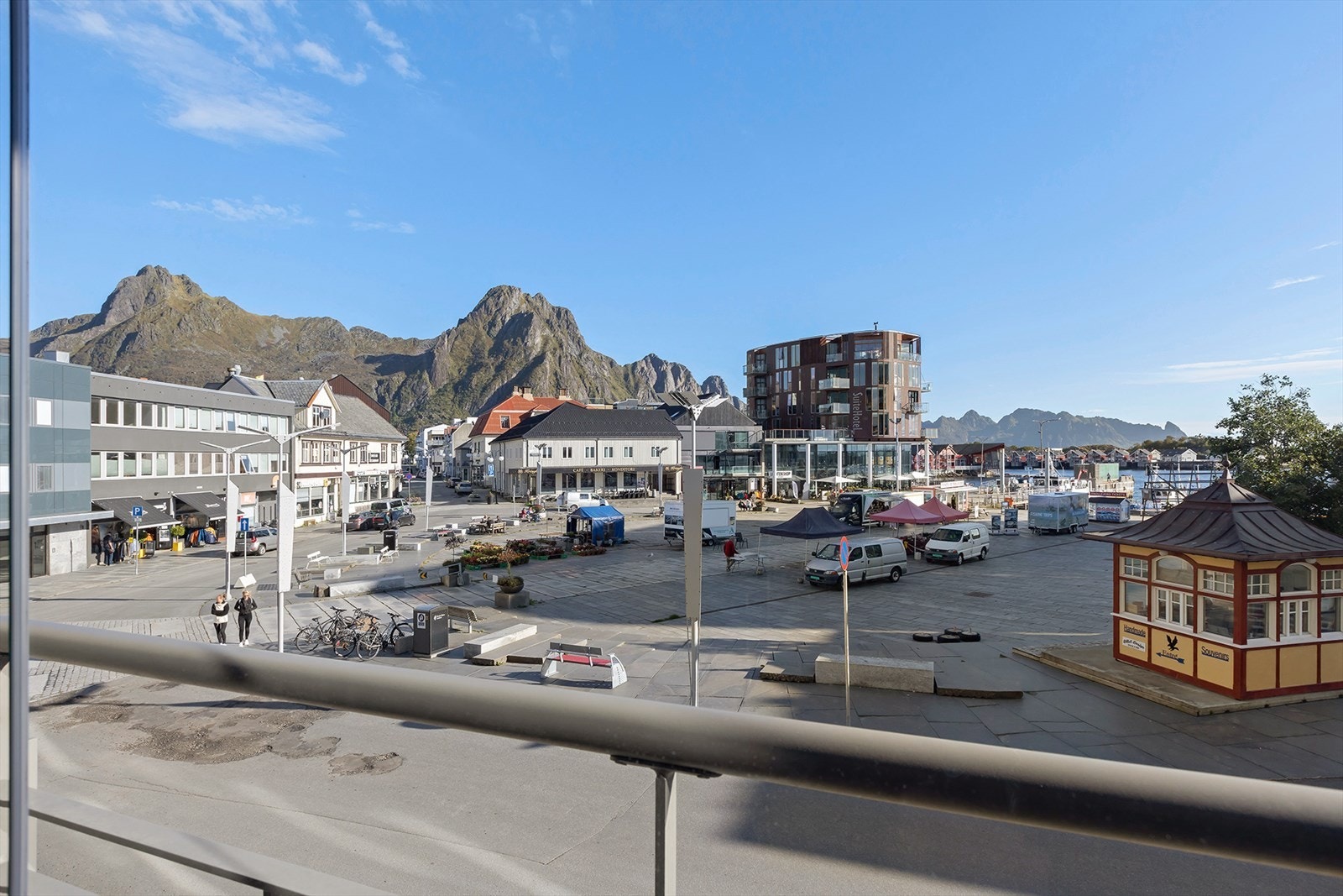 Flott utsikt mot Torget i Svolvær Galleribilde