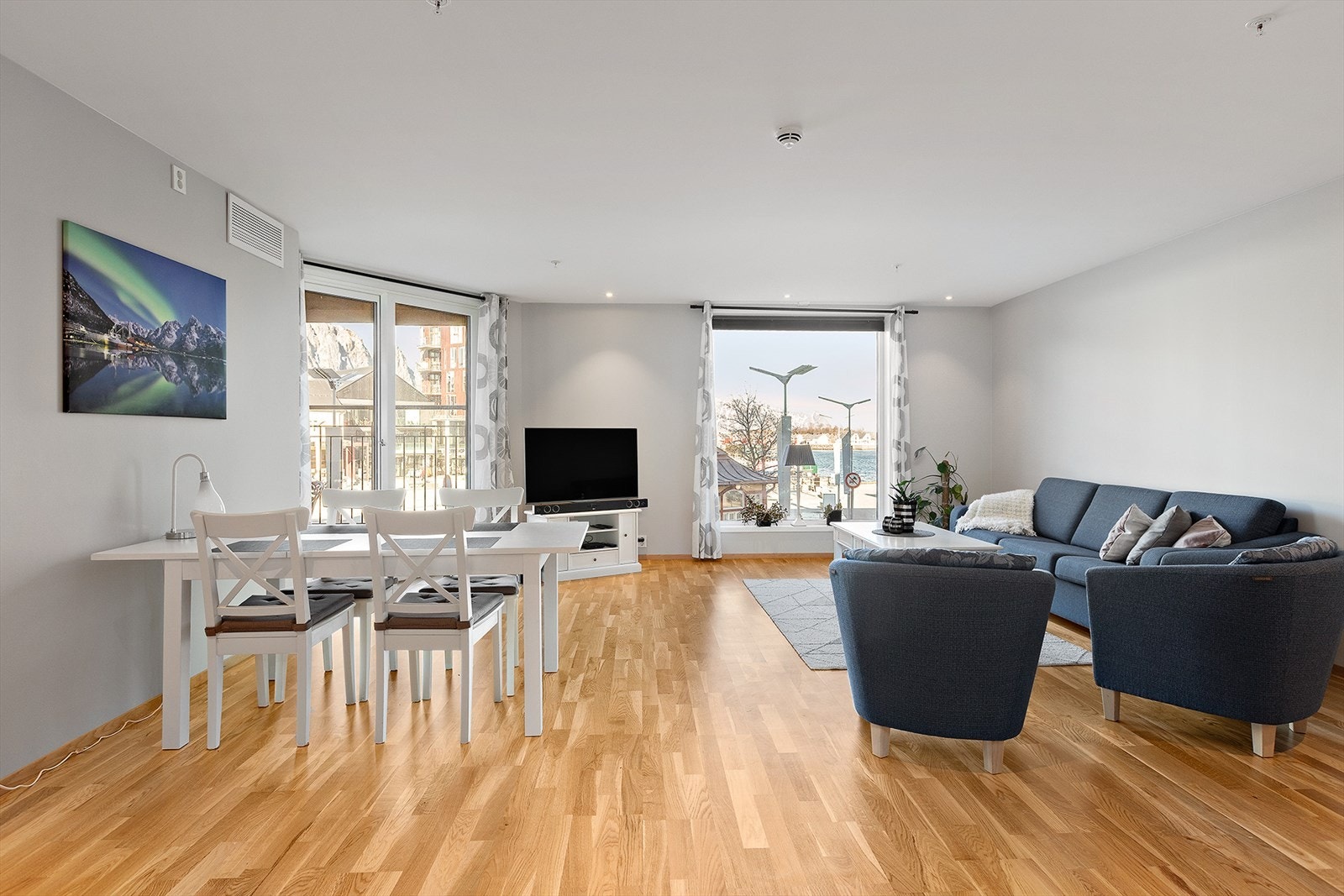 19-.jpg Galleribilde