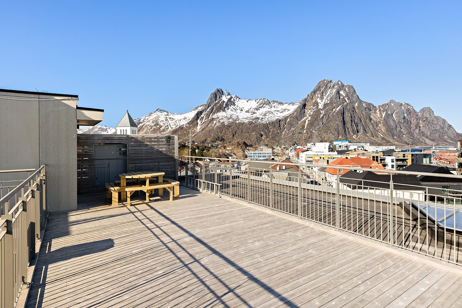 God plass på takterrassen hvor det også er en sittegruppe til felles bruk Galleribilde