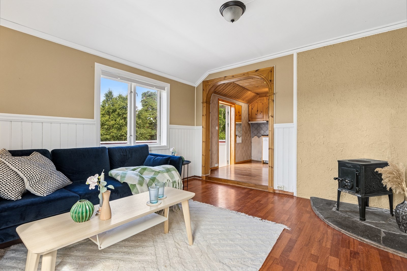 3-roms selveierleilighet i andre etasje av tomannsbolig, beliggende sentralt på Byåsen. Galleribilde