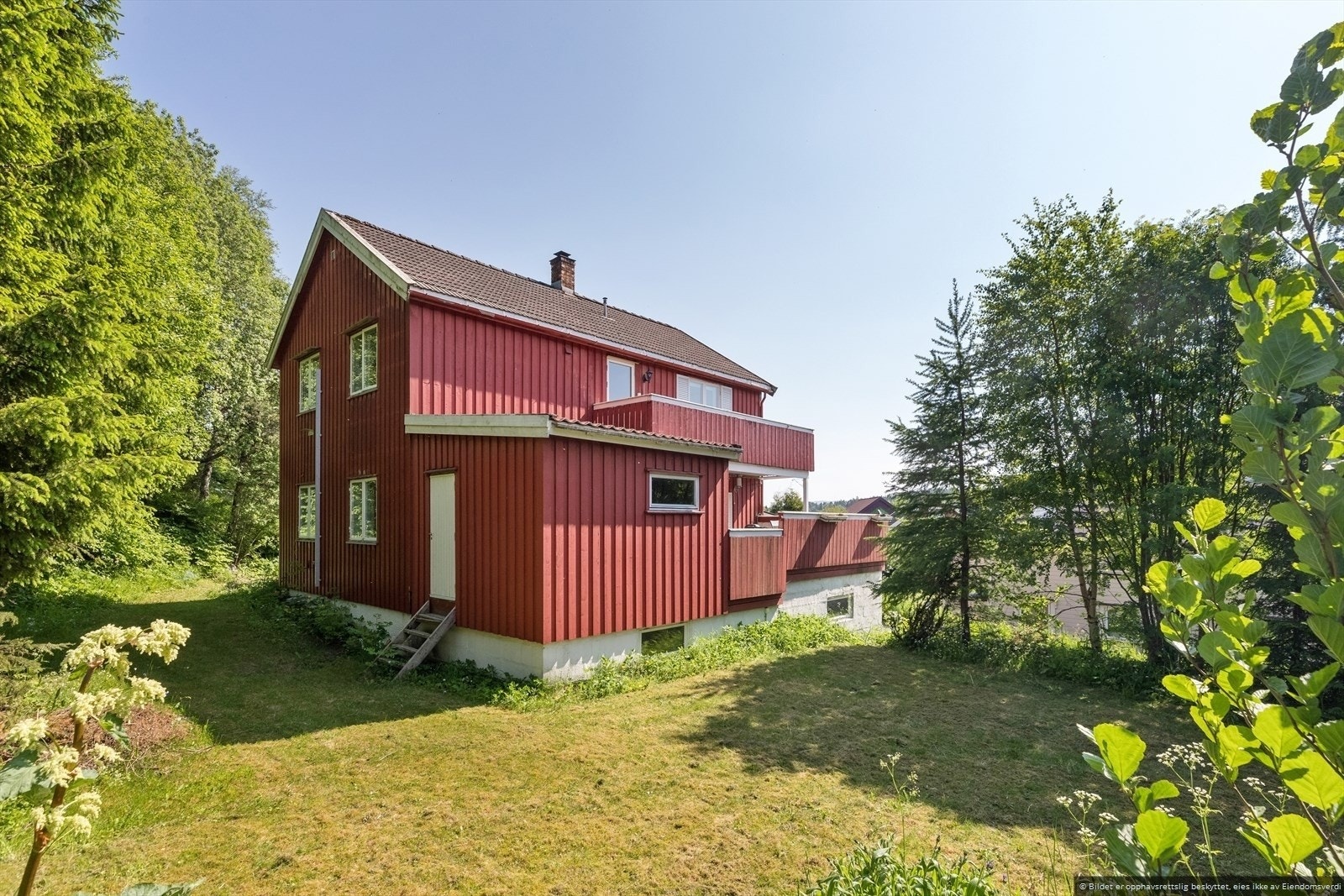 Praktisk bod (hvit dør) følger med leiligheten. Husk å melde deg på visning! Galleribilde