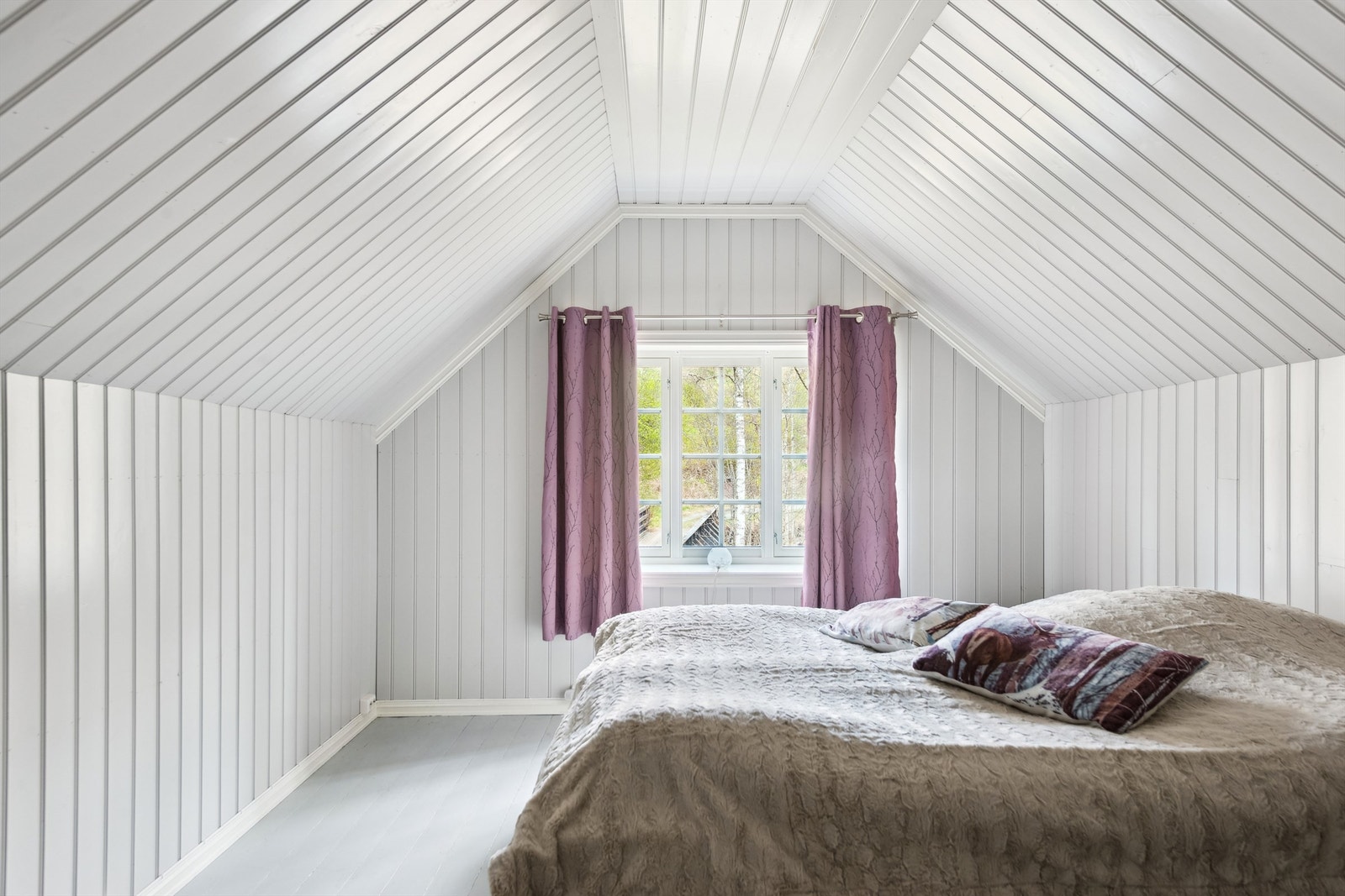 Lyst og koselig soverom Galleribilde