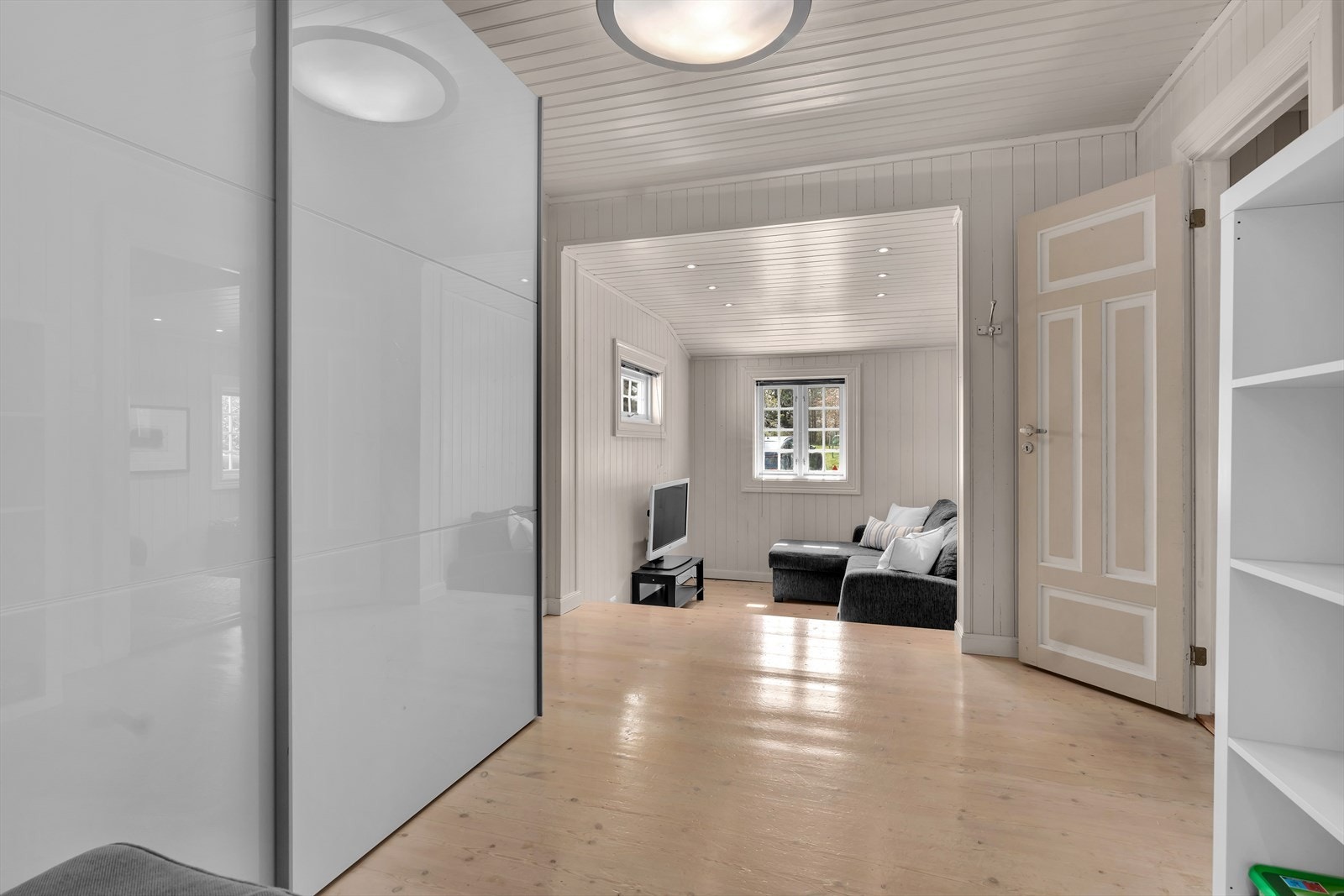 Første etasje har en spennende planløsning med flere innredningsmuligheter Galleribilde