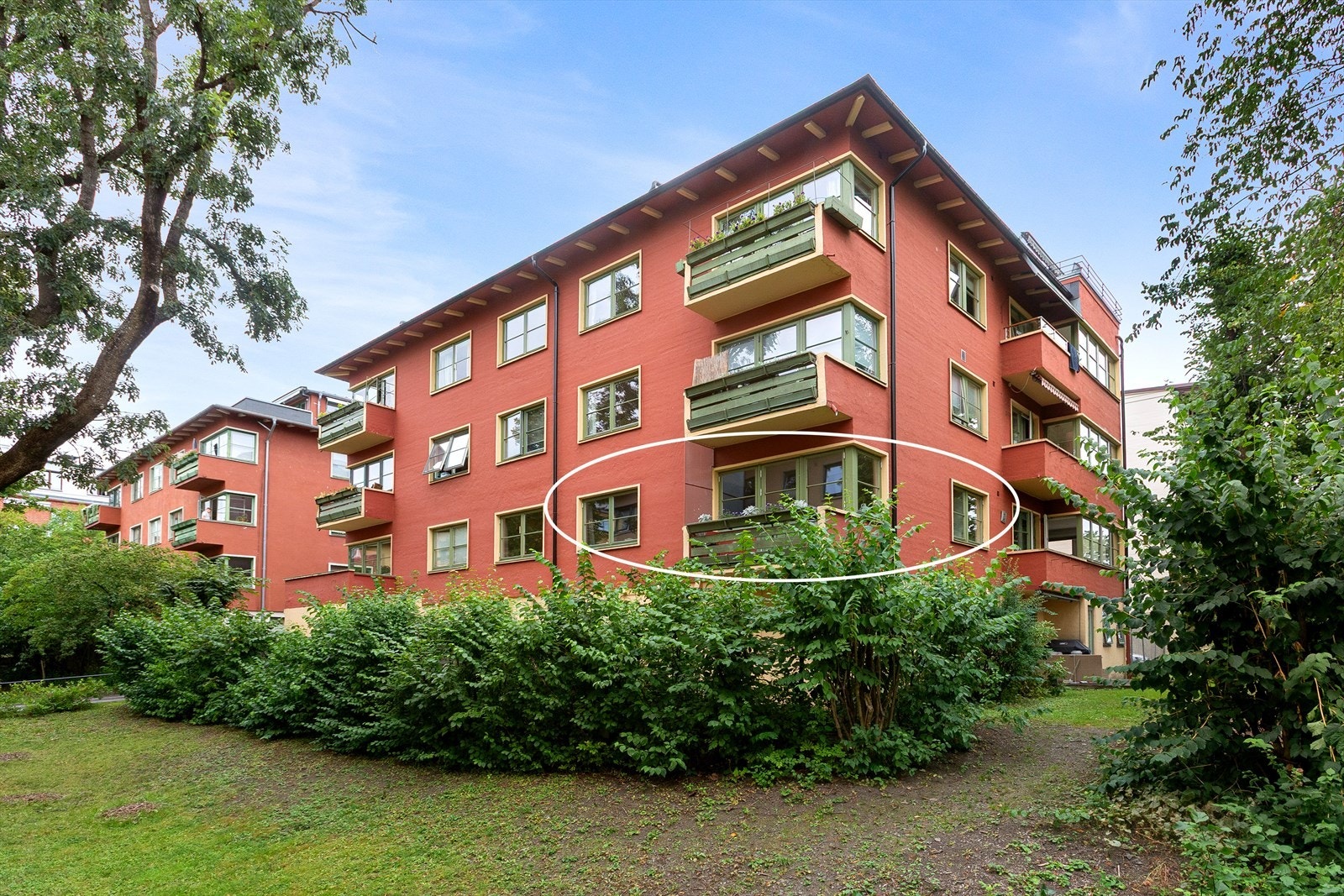 Leiligheten har en god plassering i 2. etasje uten sjenerende innsyn Galleribilde