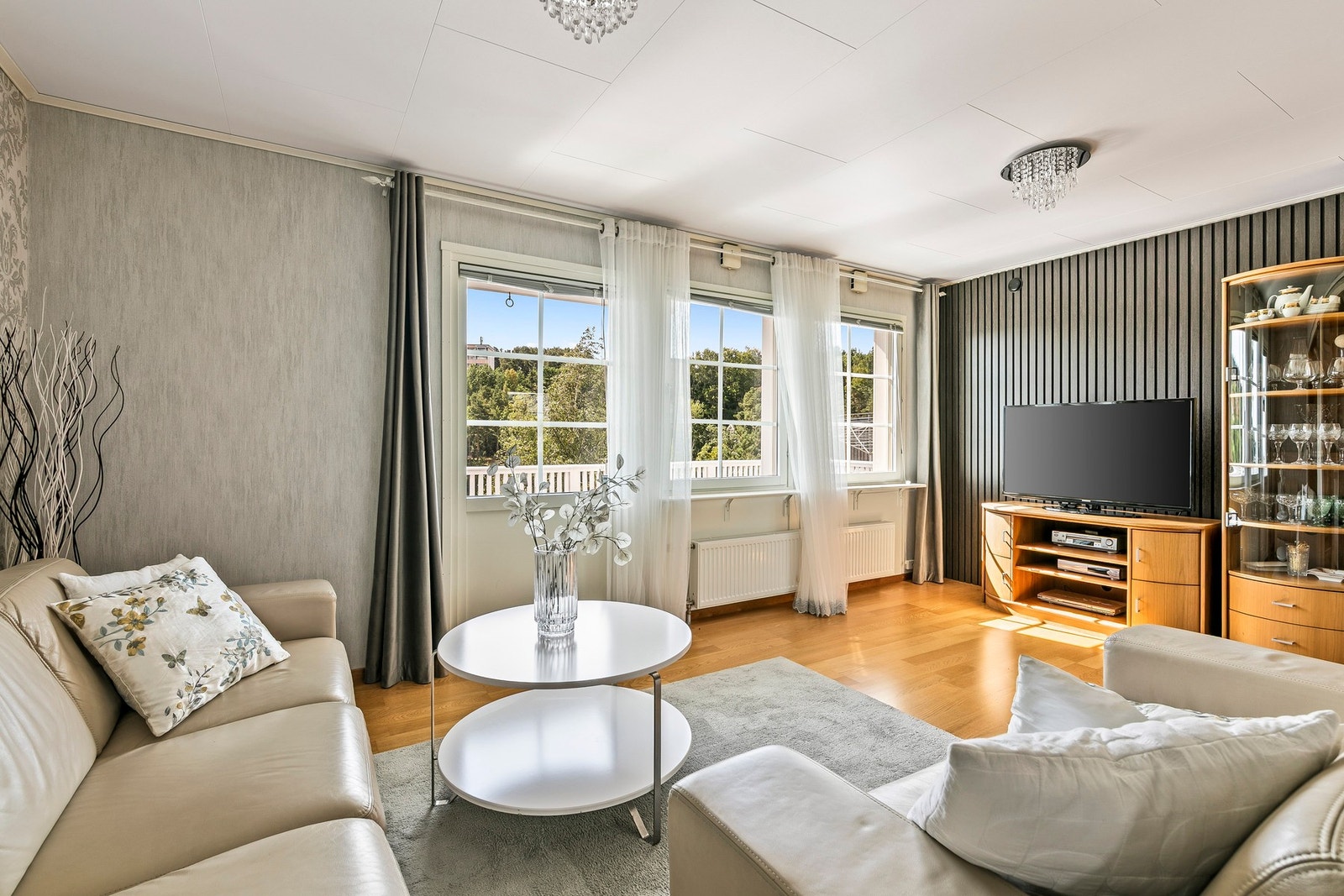 Det er også utgang til en solrik, usjenert terrasse. Galleribilde