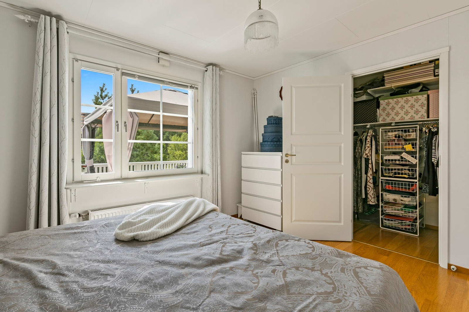 Det er også tilknyttet en walk-in closet. Galleribilde