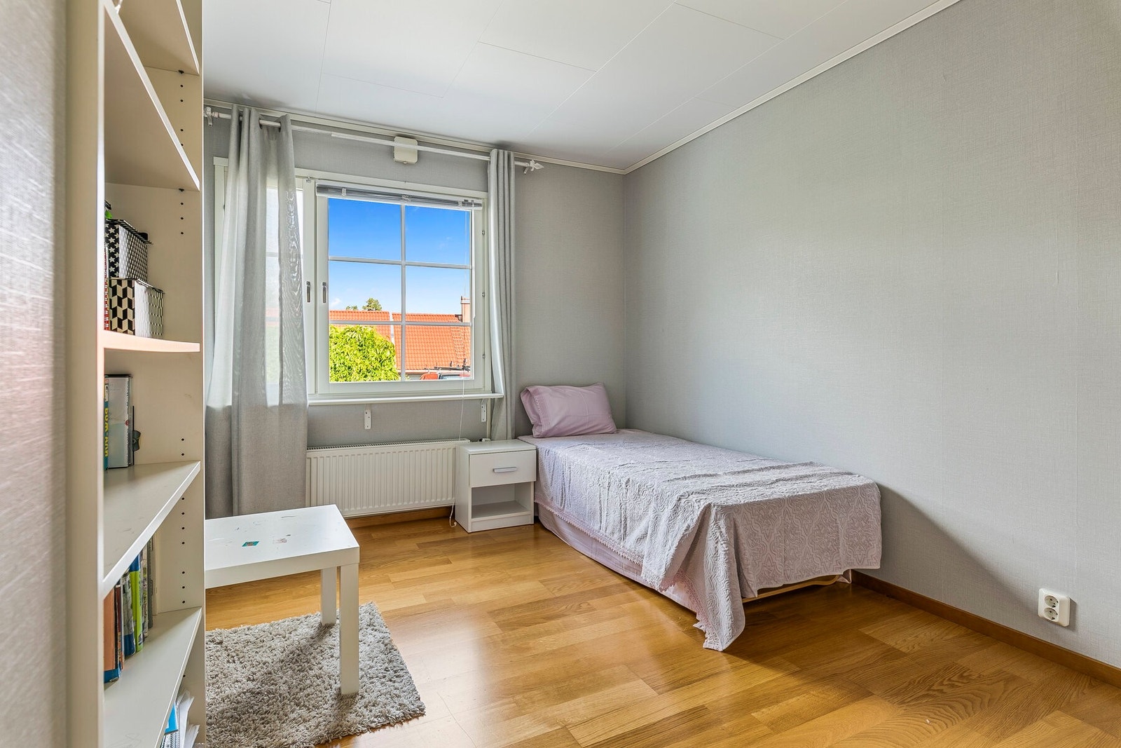 Det er i tillegg et romslig soverom i 1.etg med god plass til å møblere etter behov. Galleribilde