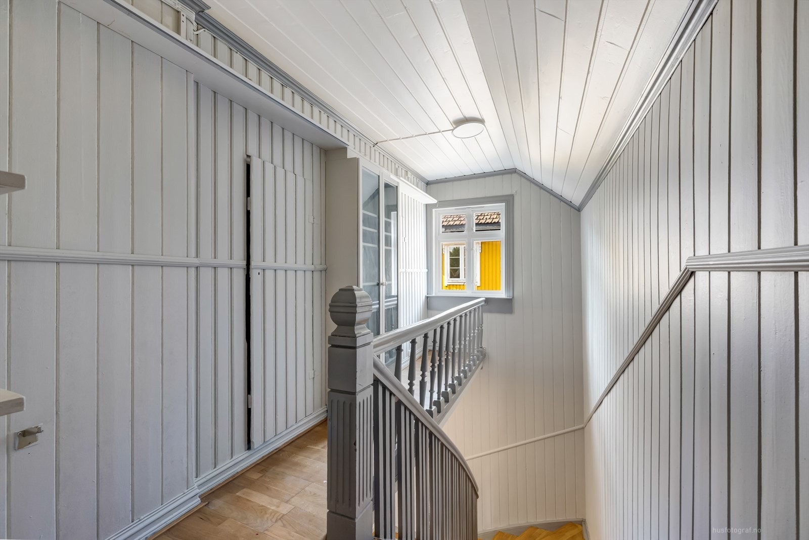 Trappegang 2. etasje med bodplass. Galleribilde