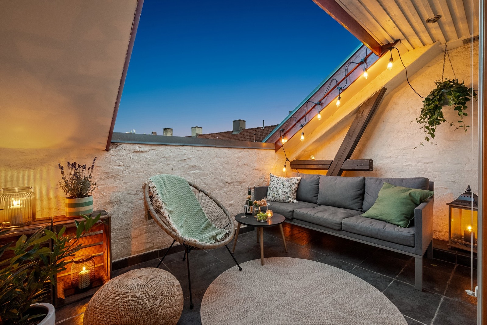 Nydelig takterrasse på 8 kvm med stille og skjermet beliggenhet mot indre gårdsrom. Galleribilde