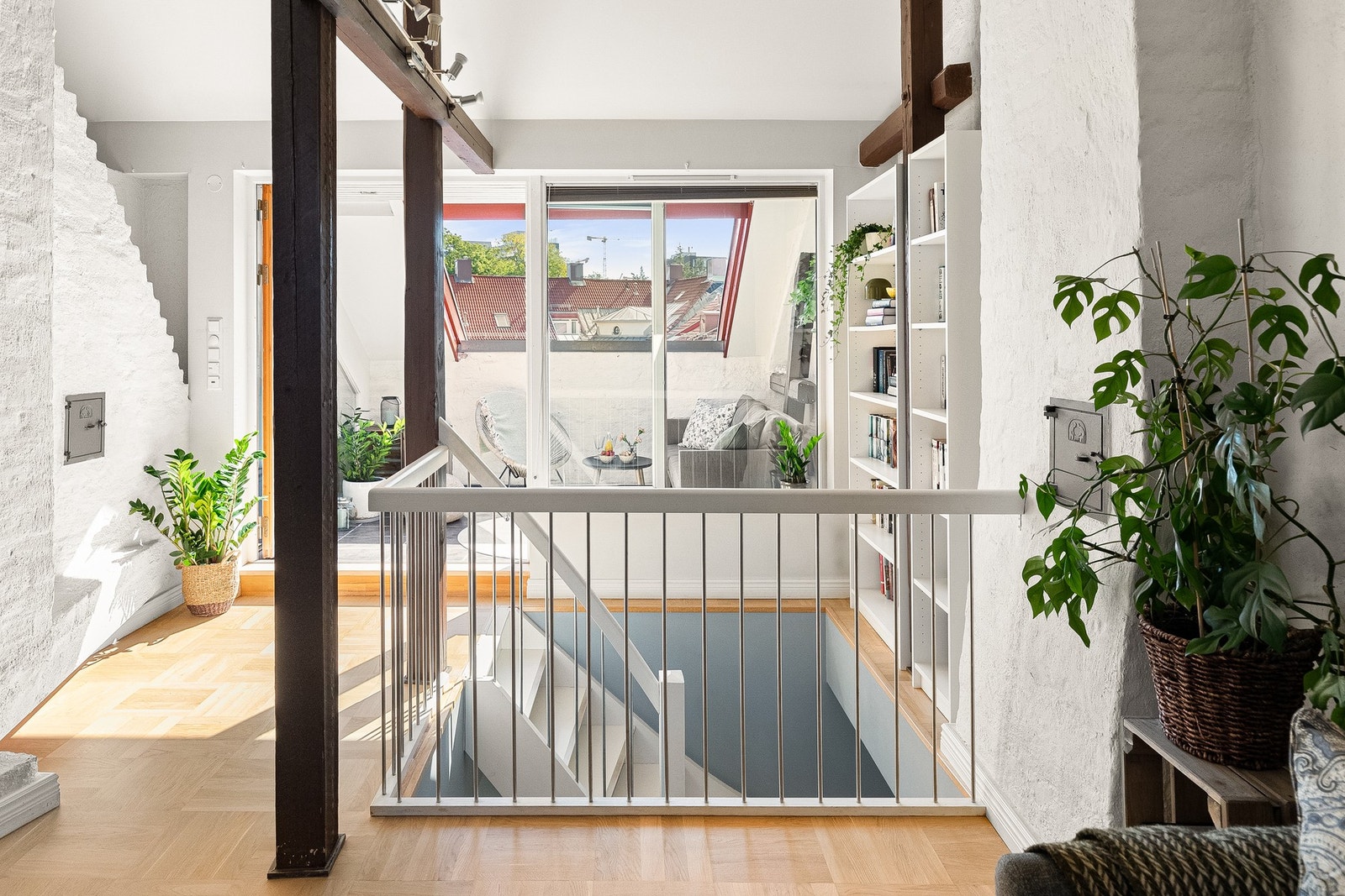 Generøs takhøyde som sørger for en luftig atmosfære. Galleribilde