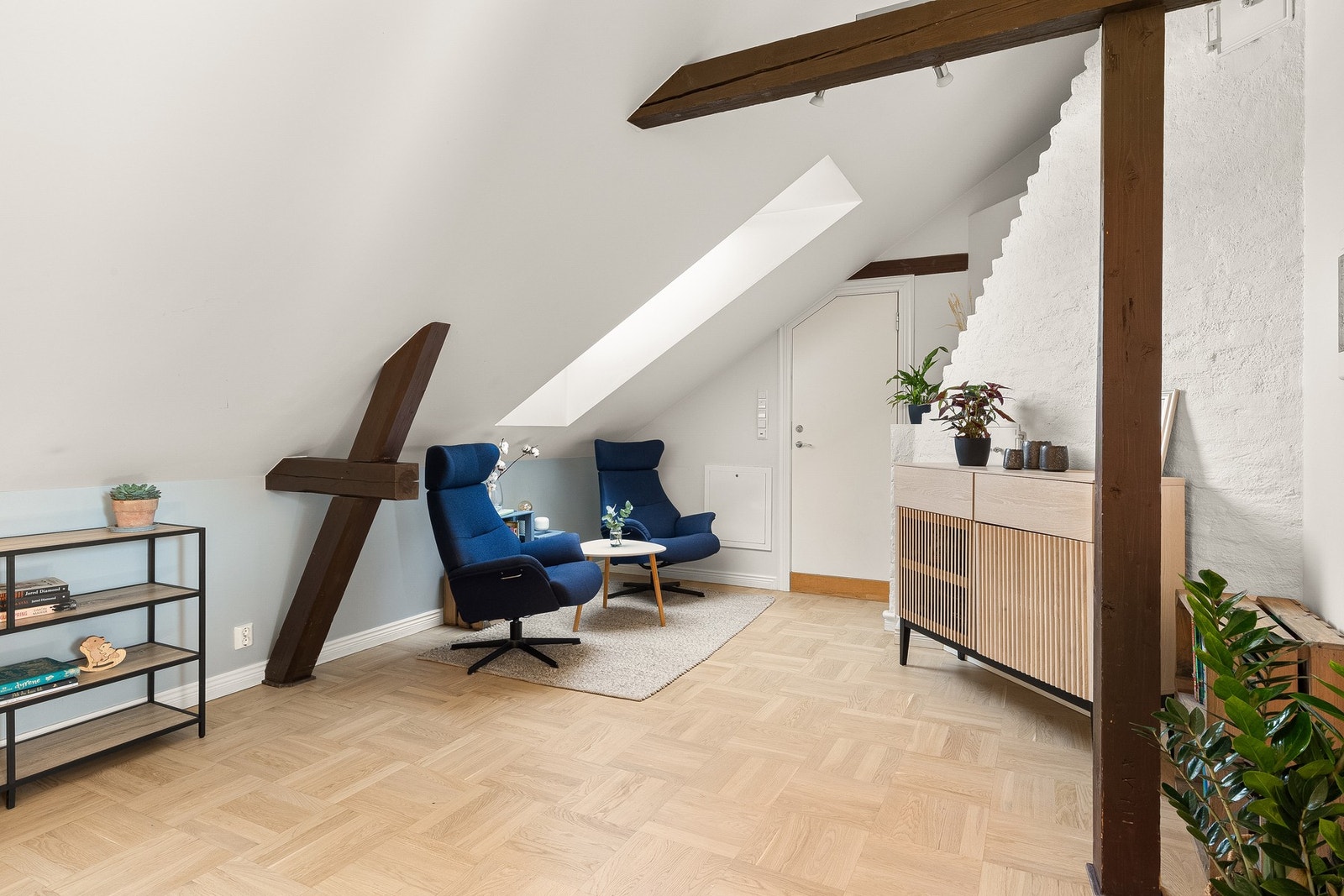 Skap egen lesesone eller etabler boligens fjerde soverom som det var planlagt på de originale byggetegningene. Galleribilde