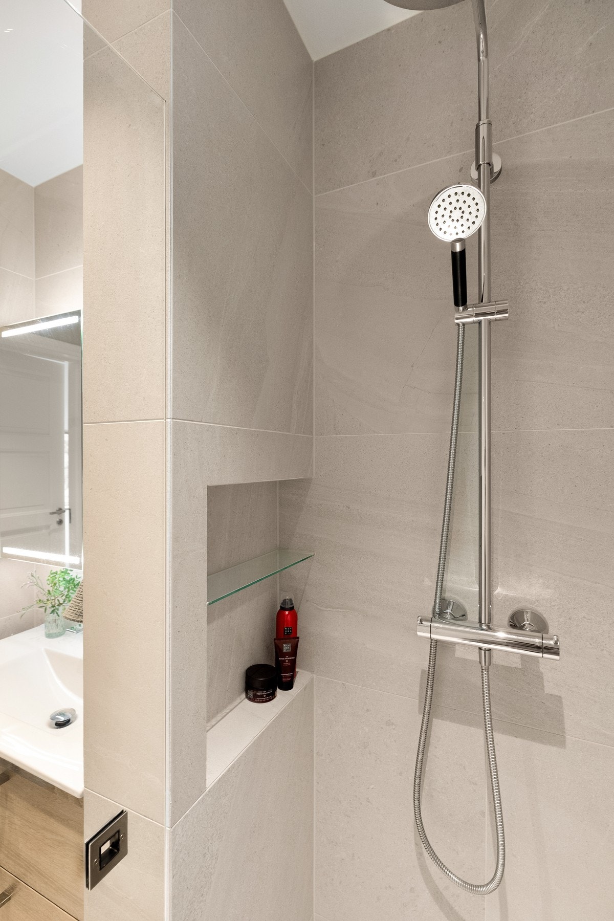 Gulvet har behagelige varmekabler. Galleribilde