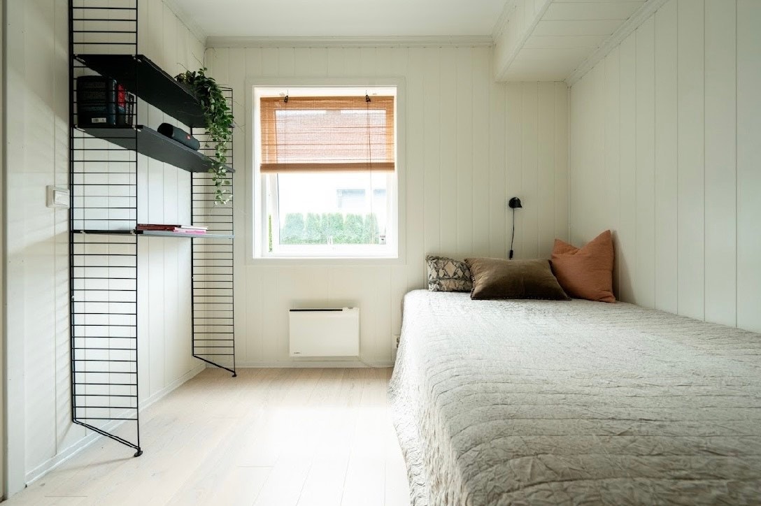 Soverom 2 er funksjonelt med behagelige farger. Galleribilde