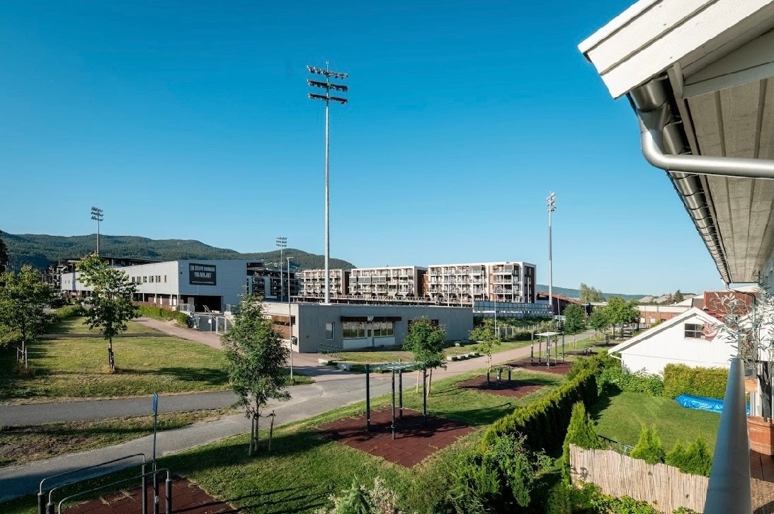 Boligen ligger rett ved Mjøndalen stadion. Galleribilde