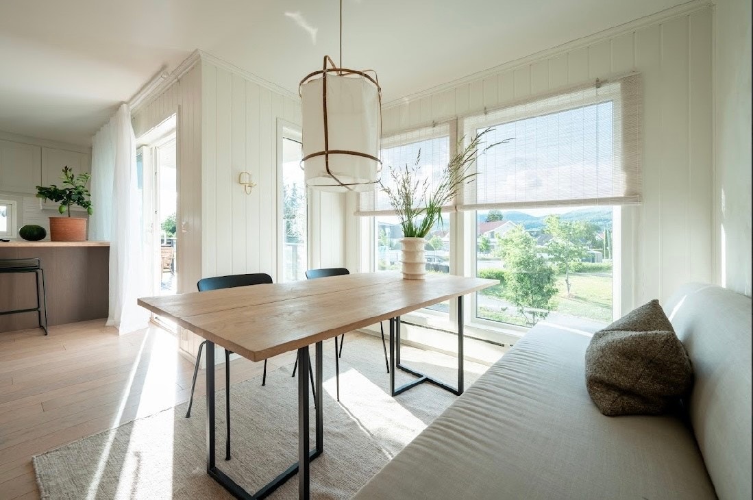 Meget lys og innbydende spisestue. Galleribilde