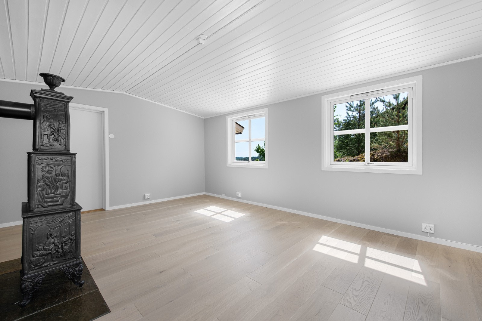 Fra stuen er det direkte døradkomst til hybel, slik at den om ønskelig kan brukes sammen med hoveddelen. Galleribilde