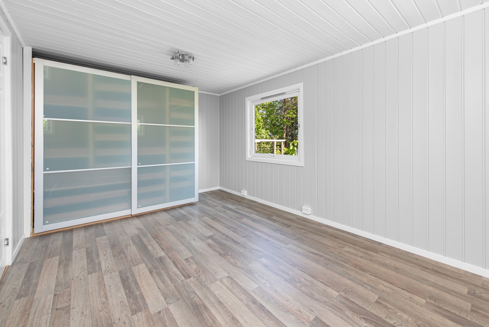 I hybeldel er det 2 romslige soverom som har plass til dobble senger og godt med garderobeplass. Galleribilde