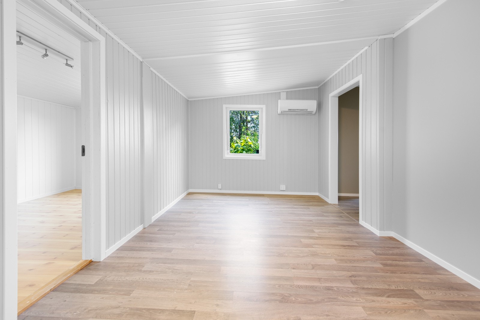 Alle tak og vegger i hybelel er fornyet i 2023 Galleribilde