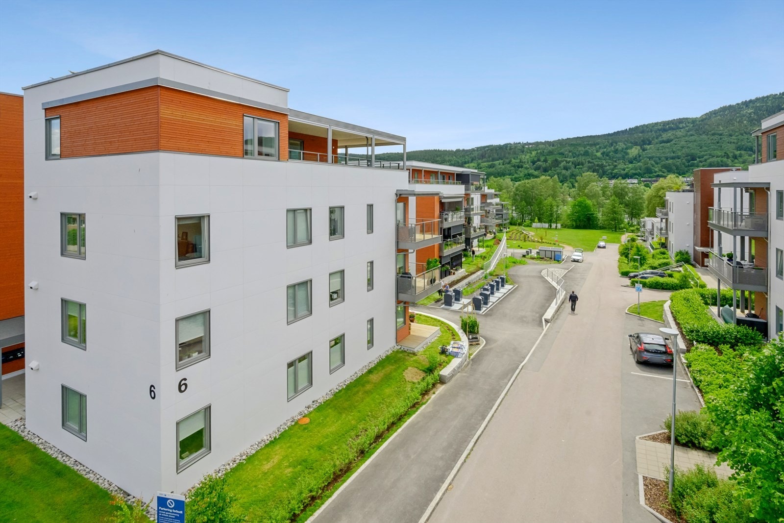 Her kan du bo med landlig beliggenhet hvor alt ligger til rette for aktiviteter som morgentrim, bading, fisking, kajakkpadling og koselige spaserturer rett utenfor døren. Galleribilde