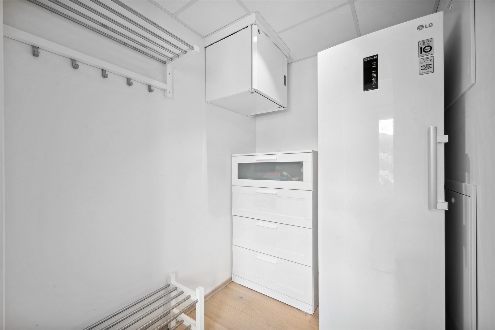 Bod med oppbevaringsplass. Galleribilde