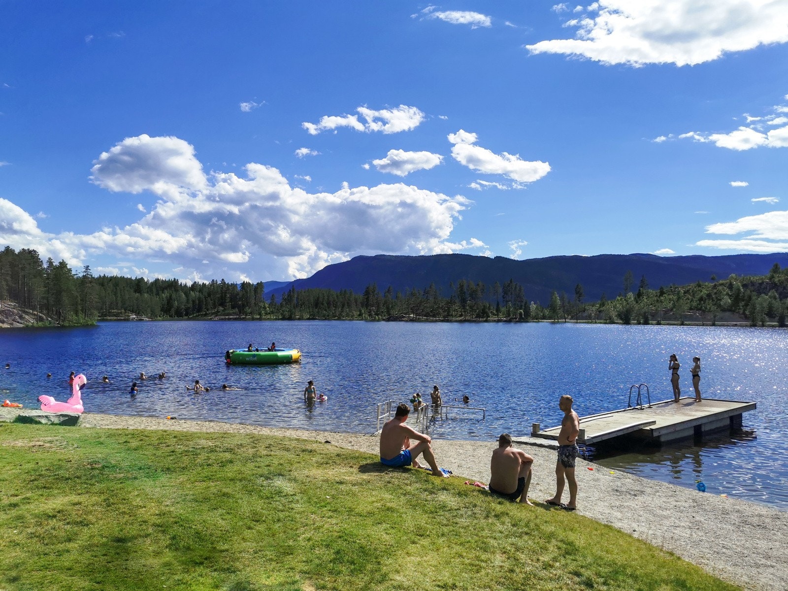 Trytetjern i Nesbyen er stedet for bading, soling, tur- og naturopplevelser. Galleribilde
