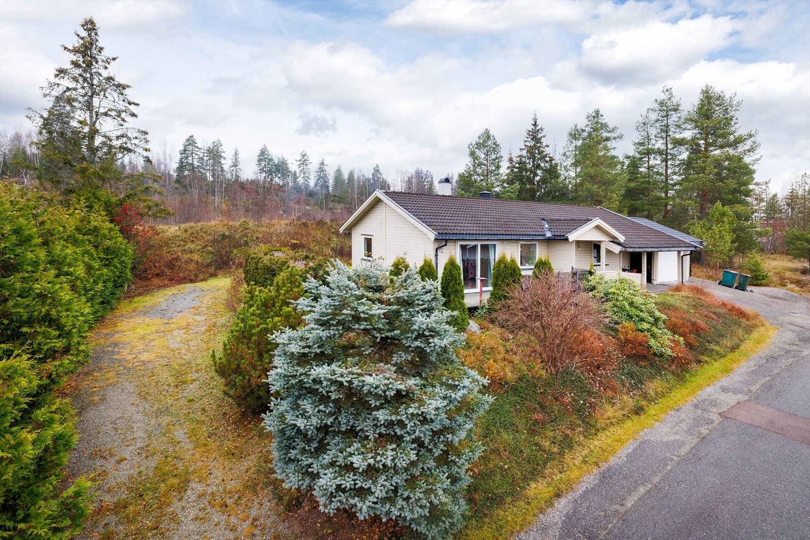 Velkommen til Fossveien 14 - Presentert av Kristian Ruud i Eiendomsmegler 1 Modum Galleribilde