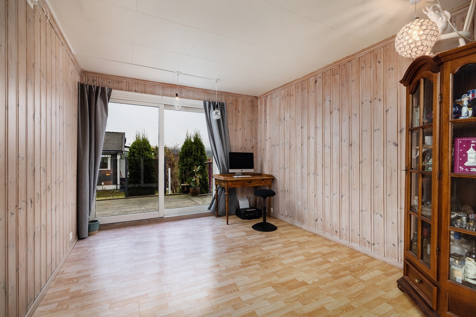 Fra stuen er det utgang til terrasse. Galleribilde