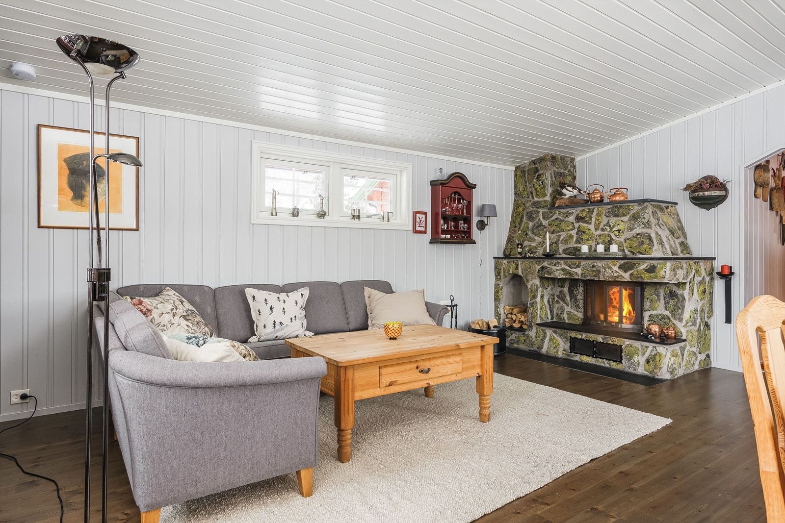 Den flotte peisen gir både god varme og bidrar til ekstra hygge. Galleribilde