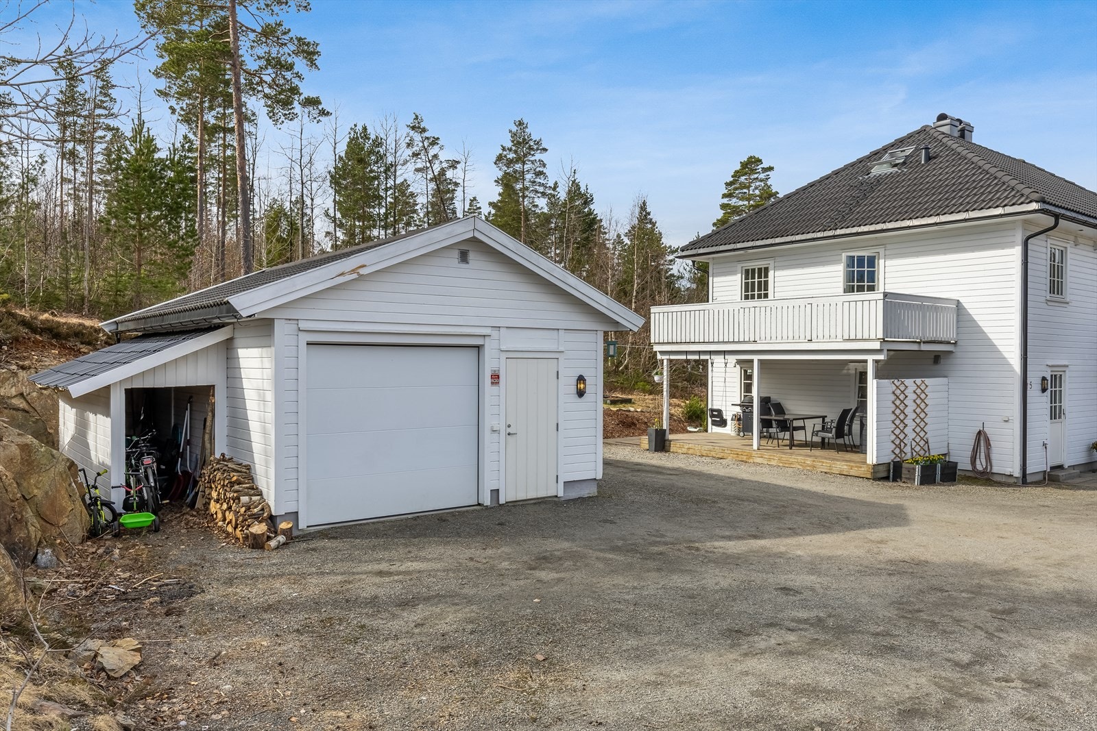 Bod og garasje Galleribilde