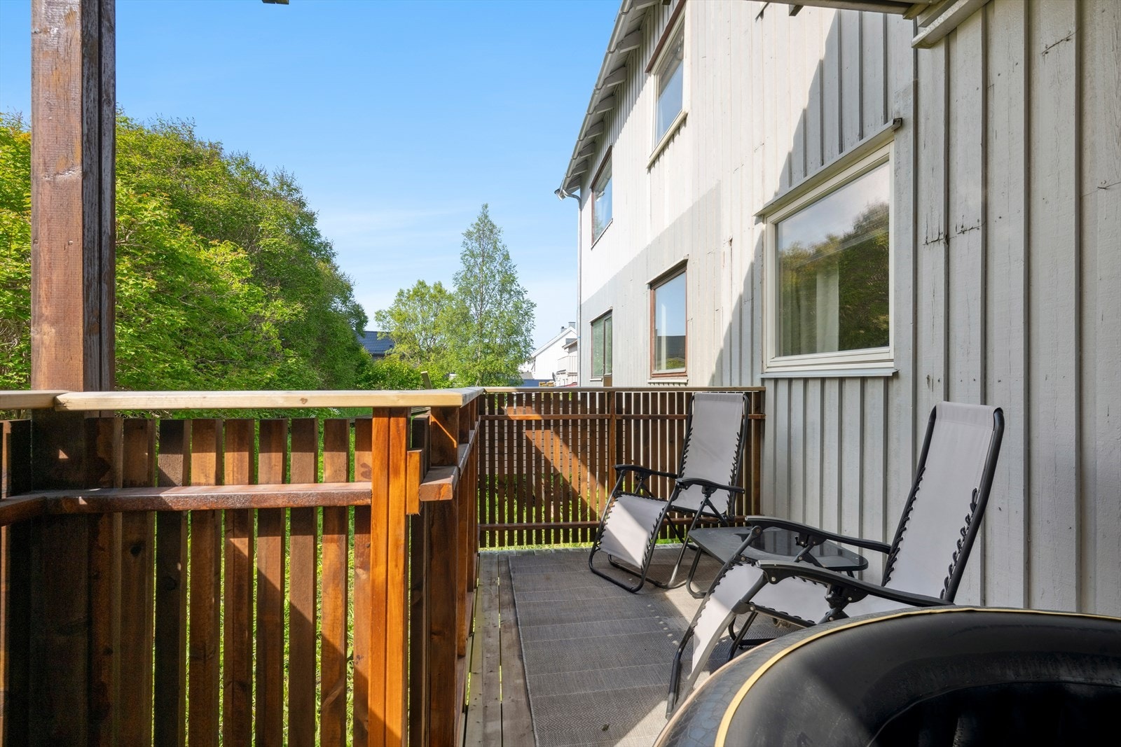 Fra stuen er det dør ut til leilighetens terrasse. Galleribilde