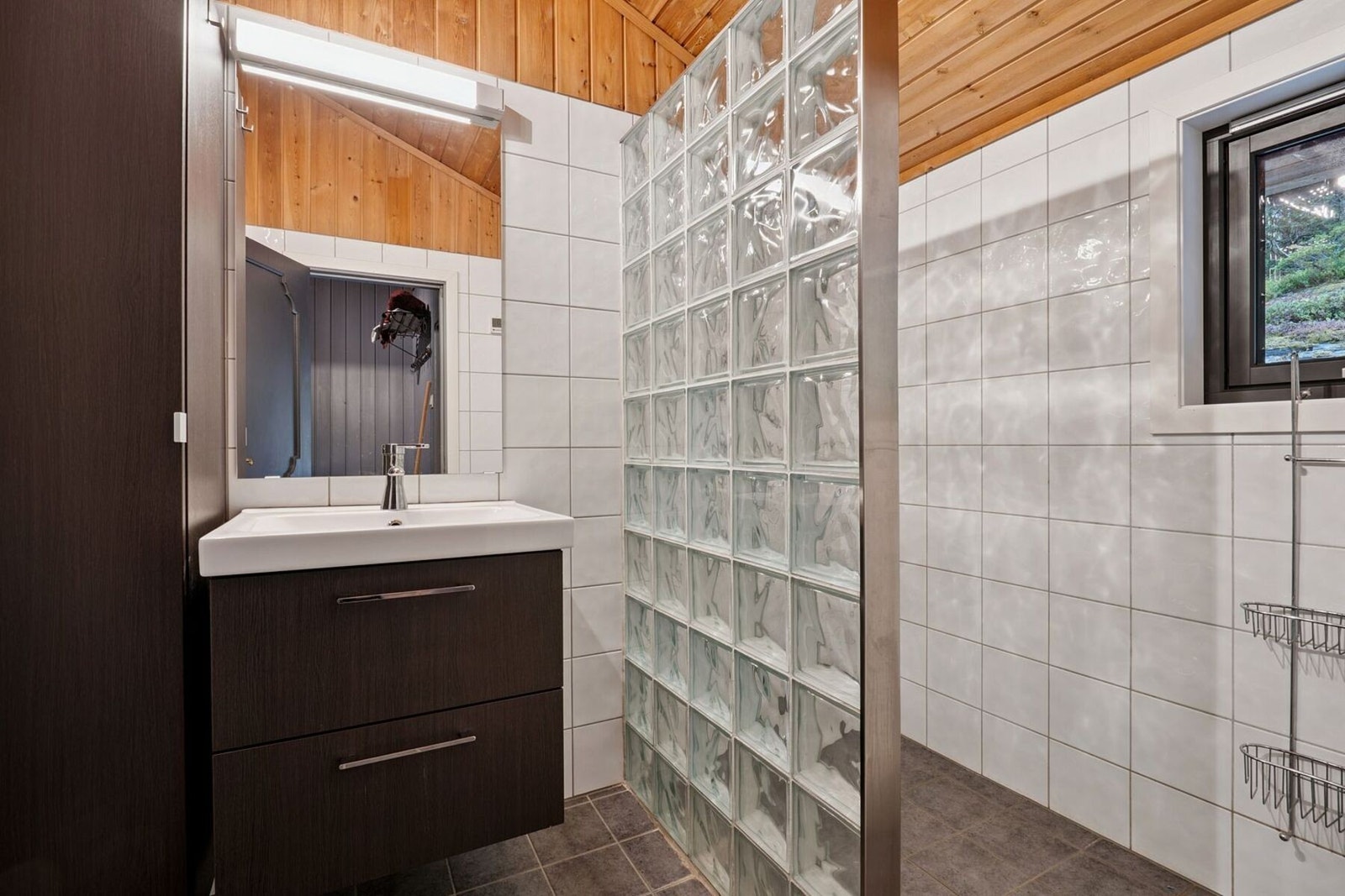 Baderom som måler 3,5 kvadratmeter. Galleribilde