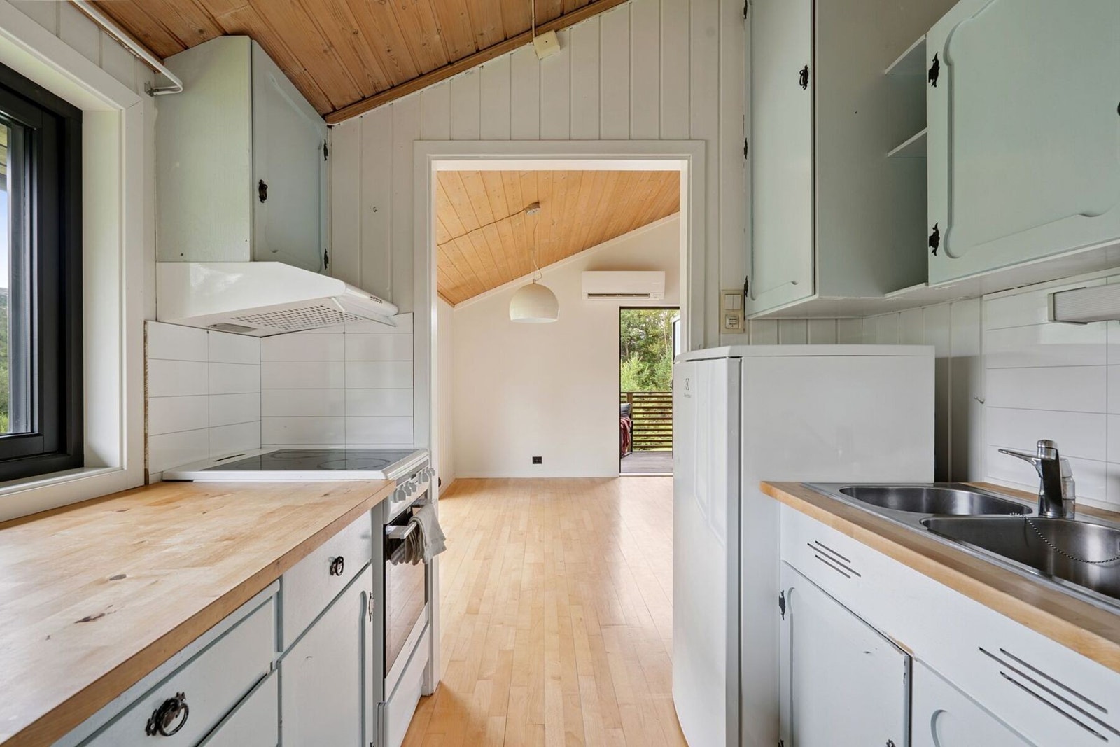 Koselig kjøkken som er separat fra stuen. Galleribilde