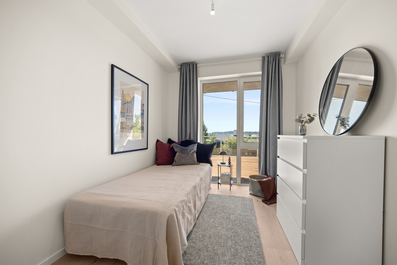 Gjesterommet er av god størrelse og kan enkelt innredes etter behov og ønske. Galleribilde