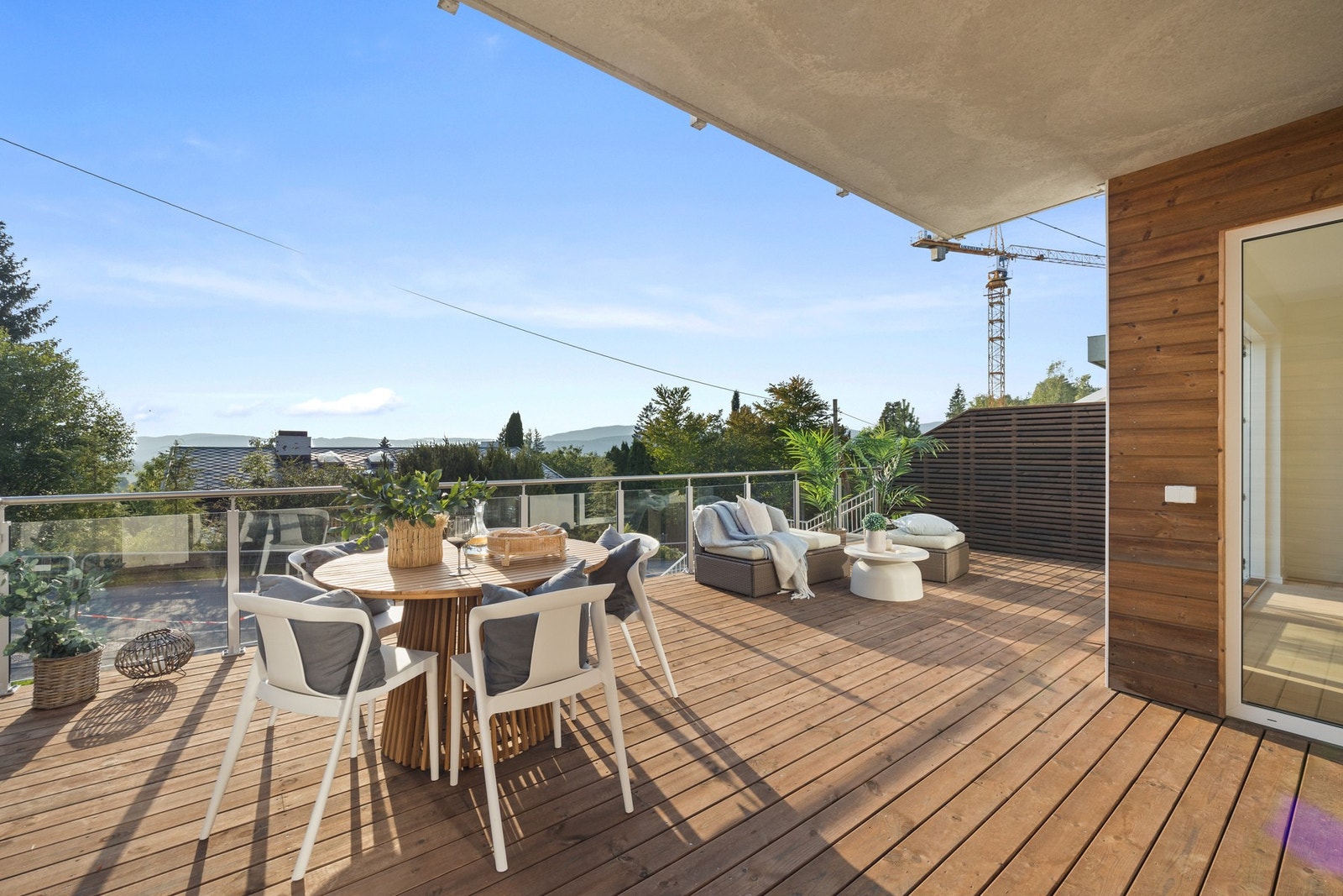 Et av leilighetens mange høydepunkter er den flotte og store terrassen. Galleribilde