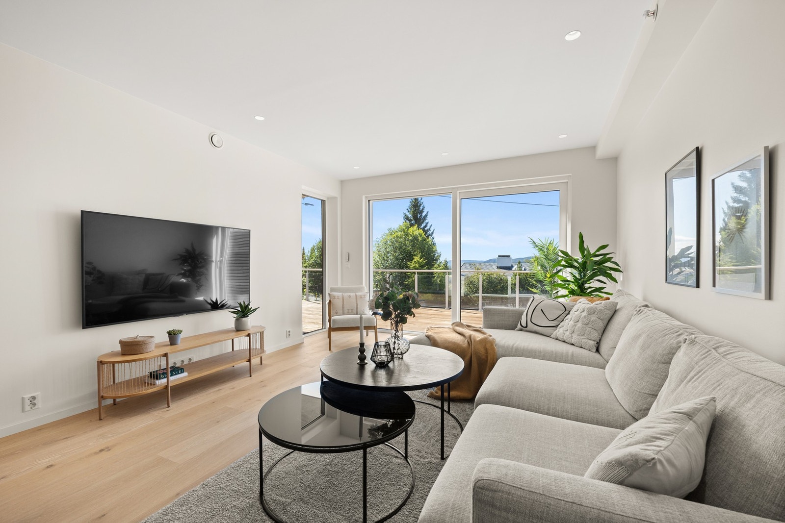 Velkommen til Aslaug Vaas Veg 1 D, presentert av eiendomsmegler Marius Anderssen v/ EIE eiendomsmegling.
Foto: Luxe AS (Anders Kjøndal) Galleribilde