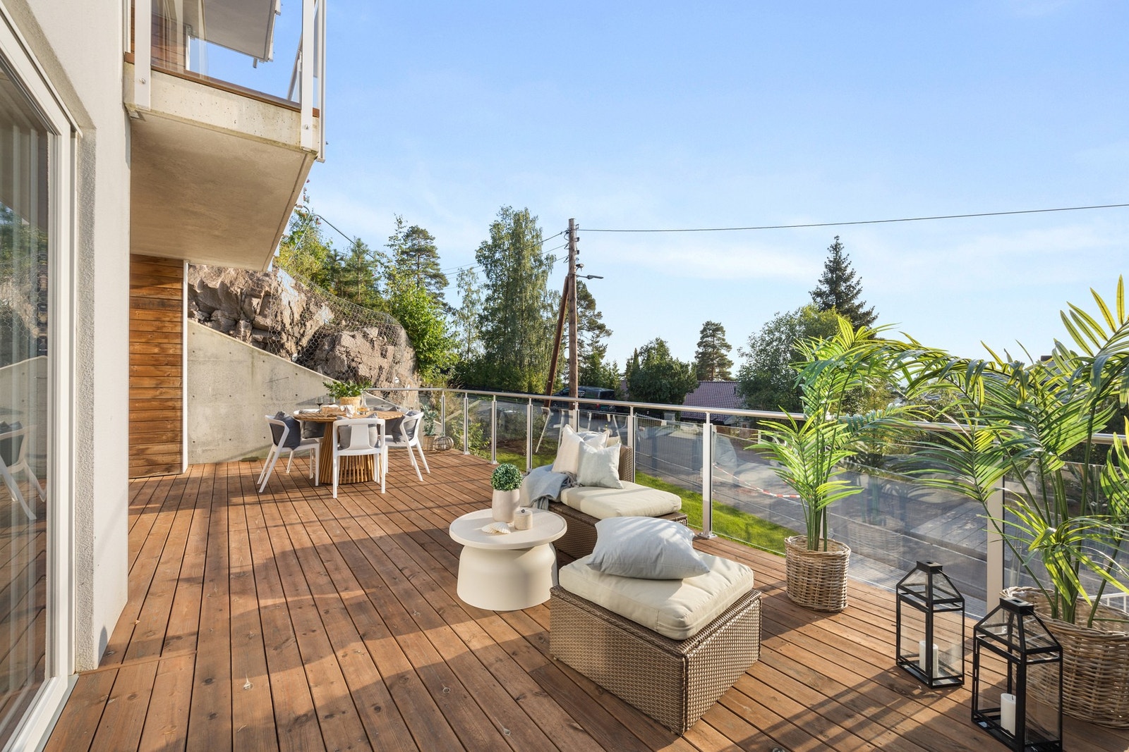 Dette er en eksklusiv og moderne 3-roms med høy standard, gjennomgående kvalitetsmaterialer og stilrent design. Galleribilde