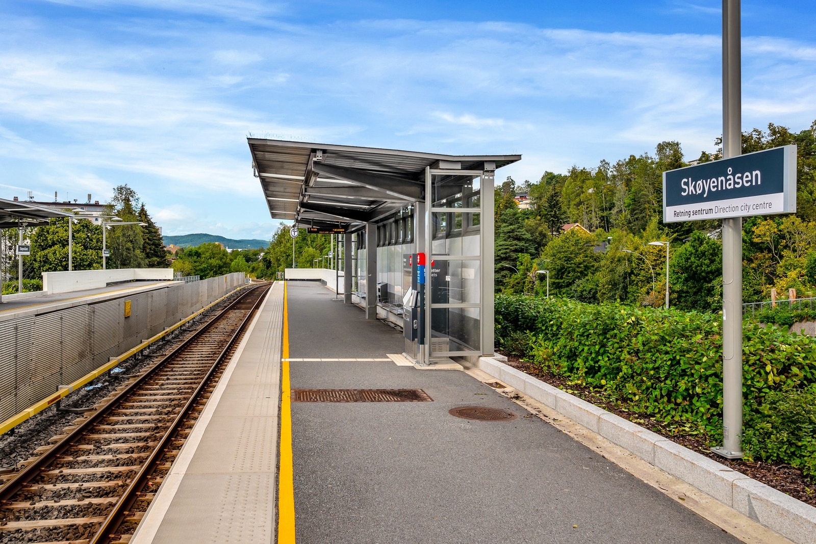 Fra boligen er det kun 550 meter til Skøyenåsen T-bane med avganger 9 ganger i timen fra kl. 07-19 Galleribilde