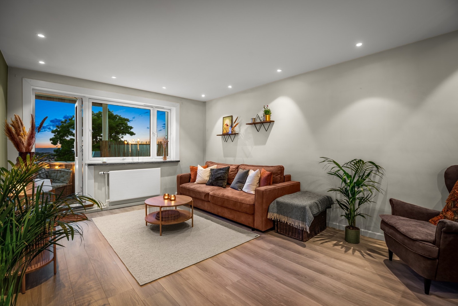 Med utgang til en vestvendt balkong, kan du enkelt utvide oppholdsarealet på varme dager Galleribilde