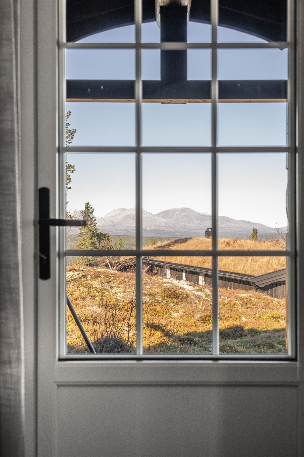 Fra stuen er det utgang til den overbygde delen av terrassen. Galleribilde