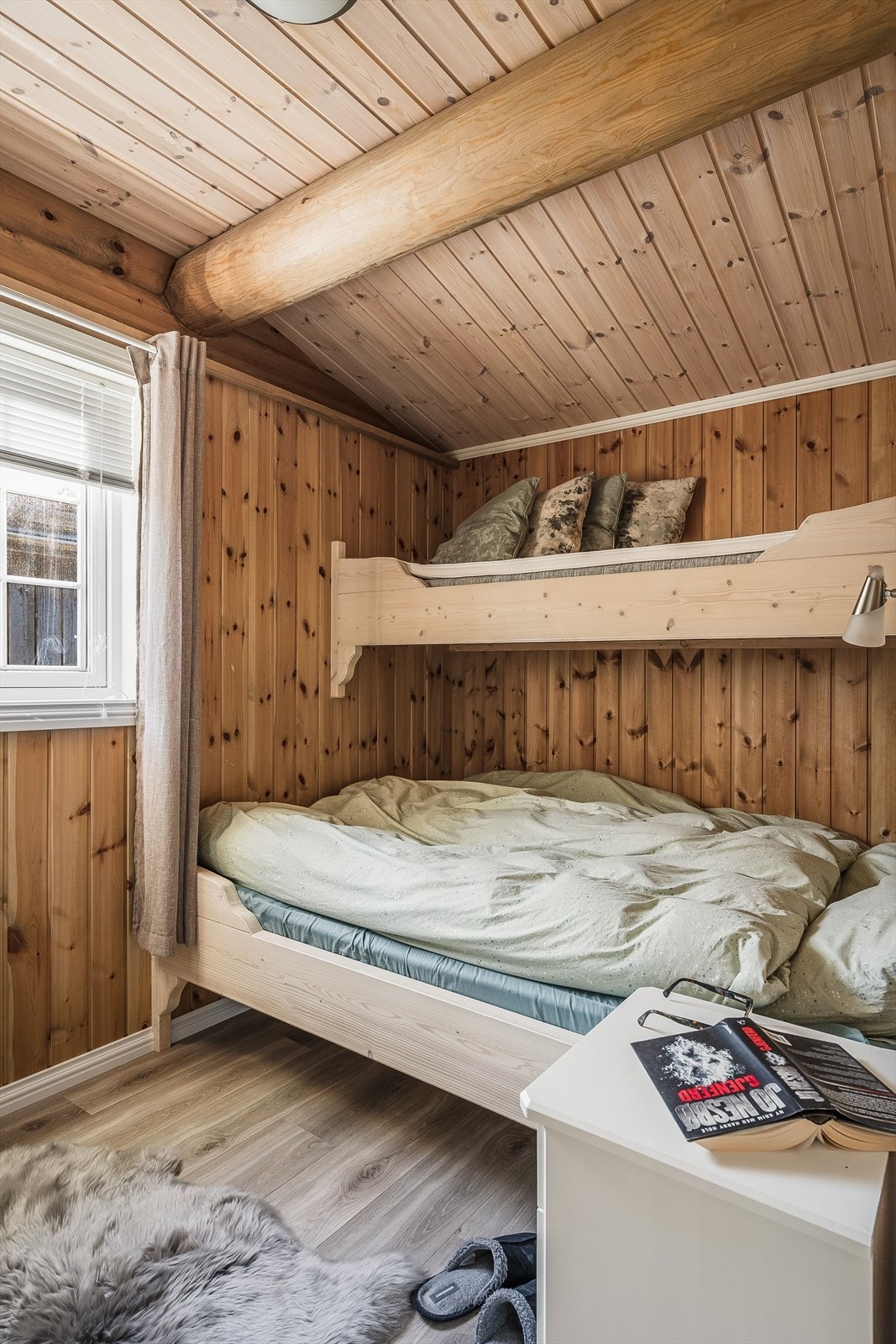 Soverom 3 er også innredet med en familiekøye med 3 sengeplasser. Galleribilde